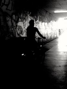 Preview wallpaper bicyclist, bw, silhouette, graffiti
