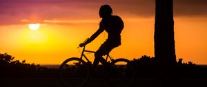 Preview wallpaper bicyclist, cyclist, silhouette, sunset, bicycle