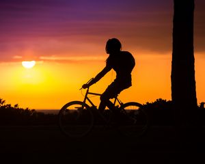 Preview wallpaper bicyclist, cyclist, silhouette, sunset, bicycle