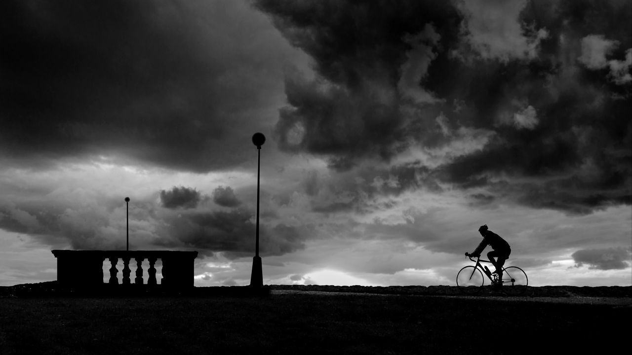Wallpaper bicyclist, silhouette, bw, clouds, night