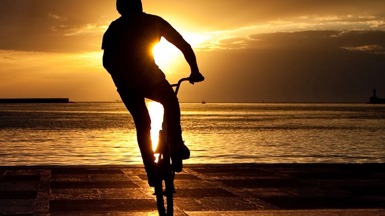 Wallpaper bicyclist, trick, jump, extreme, sun, quay