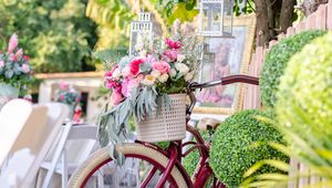 Preview wallpaper bike, basket, bouquet, flowers, flashlights