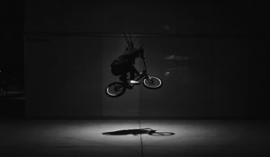 Preview wallpaper bike, bmx, jump, stunt, black