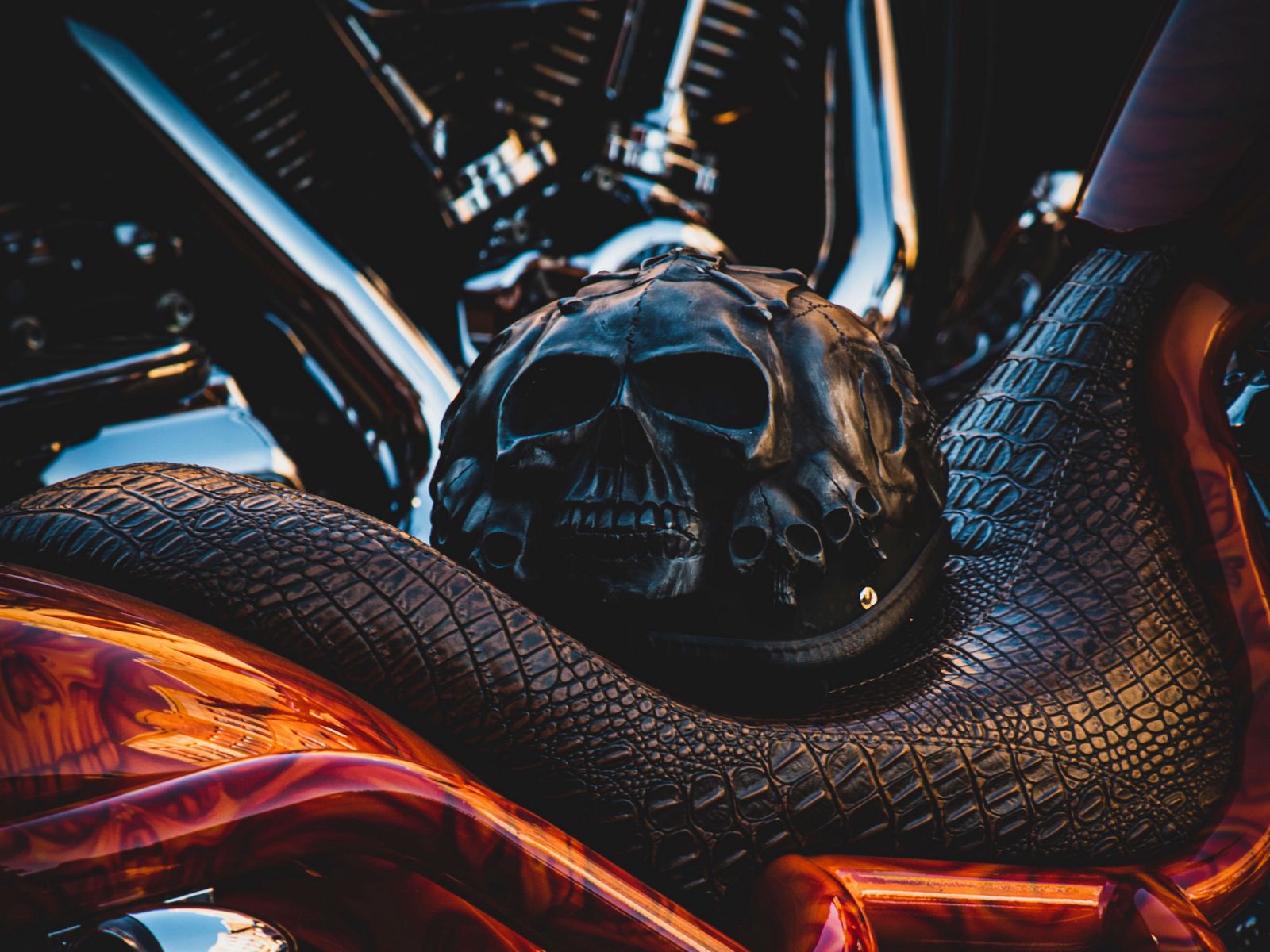 Download wallpaper 1600x1200 bike, helmet, motorcycle, skulls standard 4:3  hd background