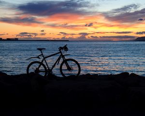 Preview wallpaper bike, silhouette, sea, twilight, dark