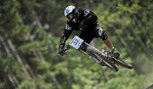 Preview wallpaper biking, flying, cycling, downhill