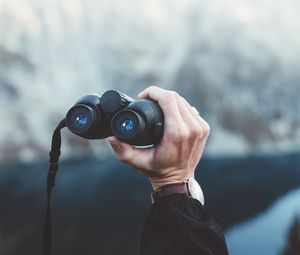 Preview wallpaper binoculars, hand, watch, focus