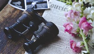 Preview wallpaper binoculars, newspaper, retro