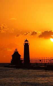 Preview wallpaper bird, sunset, lighthouse