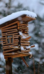 Preview wallpaper birdhouse, snow, winter