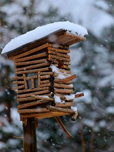 Preview wallpaper birdhouse, snow, winter