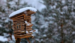 Preview wallpaper birdhouse, snow, winter