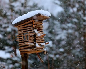 Preview wallpaper birdhouse, snow, winter