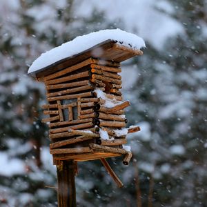 Preview wallpaper birdhouse, snow, winter