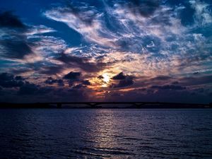 Preview wallpaper birds, flight, evening, decline, coast, sea, twilight