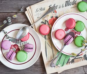 Preview wallpaper biscuits, willow plate, magazine, sweets