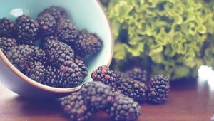 Preview wallpaper blackberries, berries, bowl