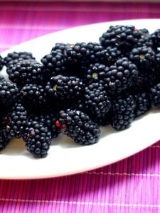 Preview wallpaper blackberries, berries, plate