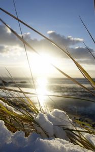 Preview wallpaper blade, light, snow, sun, spring