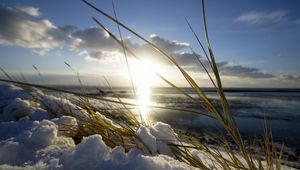 Preview wallpaper blade, light, snow, sun, spring