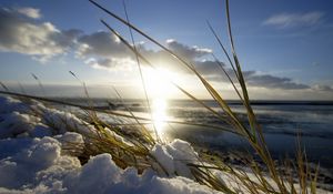 Preview wallpaper blade, light, snow, sun, spring