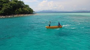 Preview wallpaper blue water, boat, children, thailand, island