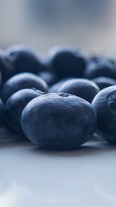 Preview wallpaper blueberries, berries, blue, macro