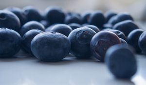 Preview wallpaper blueberries, berries, blue, macro