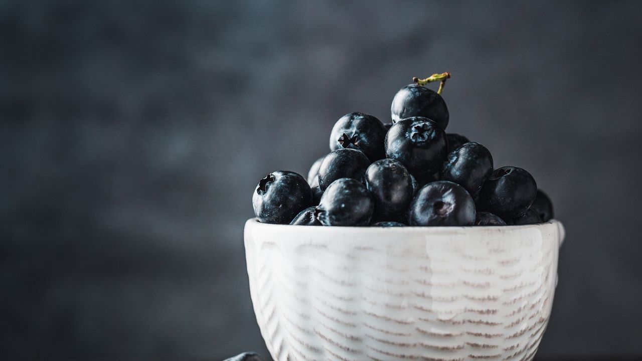 Wallpaper blueberries, berries, bowl, fresh, ripe
