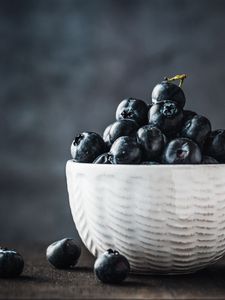 Preview wallpaper blueberries, berries, bowl, fresh, ripe