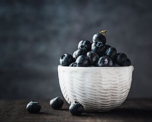 Preview wallpaper blueberries, berries, bowl, fresh, ripe