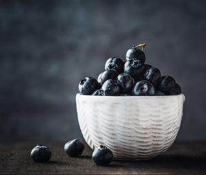 Preview wallpaper blueberries, berries, bowl, fresh, ripe