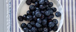 Preview wallpaper blueberries, berries, bowl, breakfast