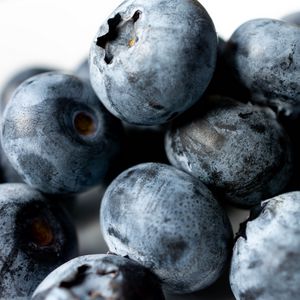 Preview wallpaper blueberries, berries, food, blue