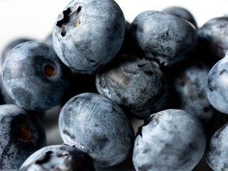 320x240 Wallpaper blueberries, berries, food, blue