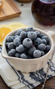 Preview wallpaper blueberries, berries, frozen, bowl