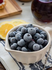 Preview wallpaper blueberries, berries, frozen, bowl