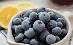 Preview wallpaper blueberries, berries, frozen, bowl