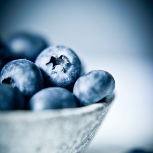 Preview wallpaper blueberries, berries, fruits, bowl