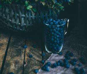 Preview wallpaper blueberries, berries, glass, basket, bush