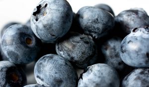 Preview wallpaper blueberries, berries, macro, blue, background