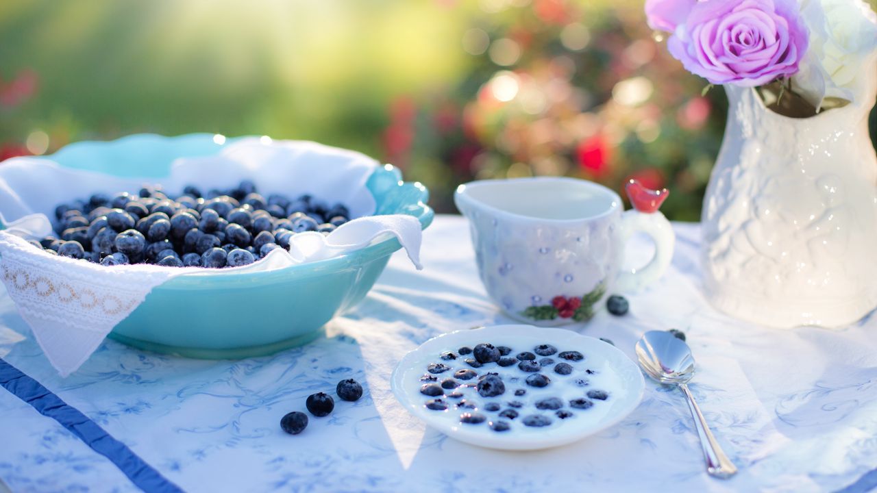 Wallpaper blueberries, berries, milk, crockery