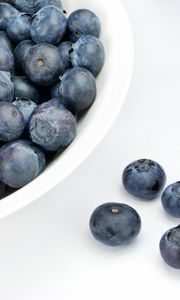 Preview wallpaper blueberries, berries, plate, white