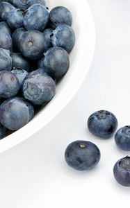 Preview wallpaper blueberries, berries, plate, white