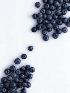 Preview wallpaper blueberries, berries, wet, ripe