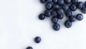 Preview wallpaper blueberries, berries, wet, ripe