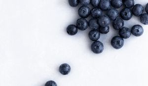 Preview wallpaper blueberries, berries, wet, ripe