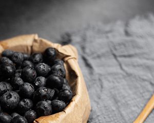 Preview wallpaper blueberries, blackberry, berry, dishes, wooden