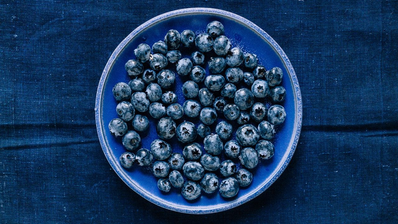 Wallpaper blueberries, plate, denim, background