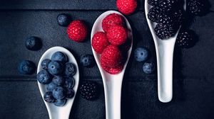 Preview wallpaper blueberries, raspberries, berries, fresh, spoons